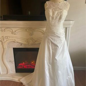Elegant White Lace Wedding Dress